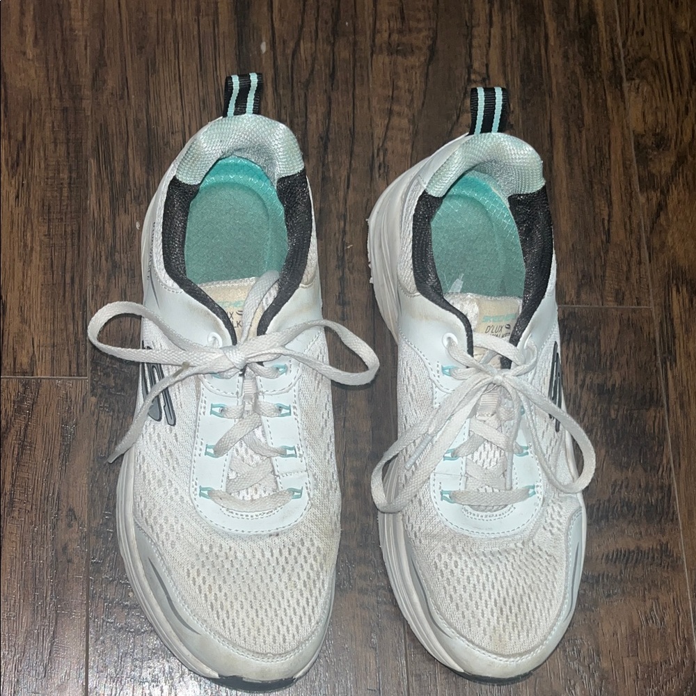 Skechers White and Teal Sneakers
